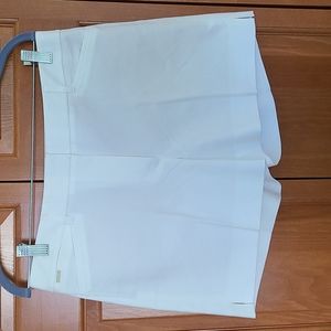 WHBM White 5" Mid Rise Stretch Short 8